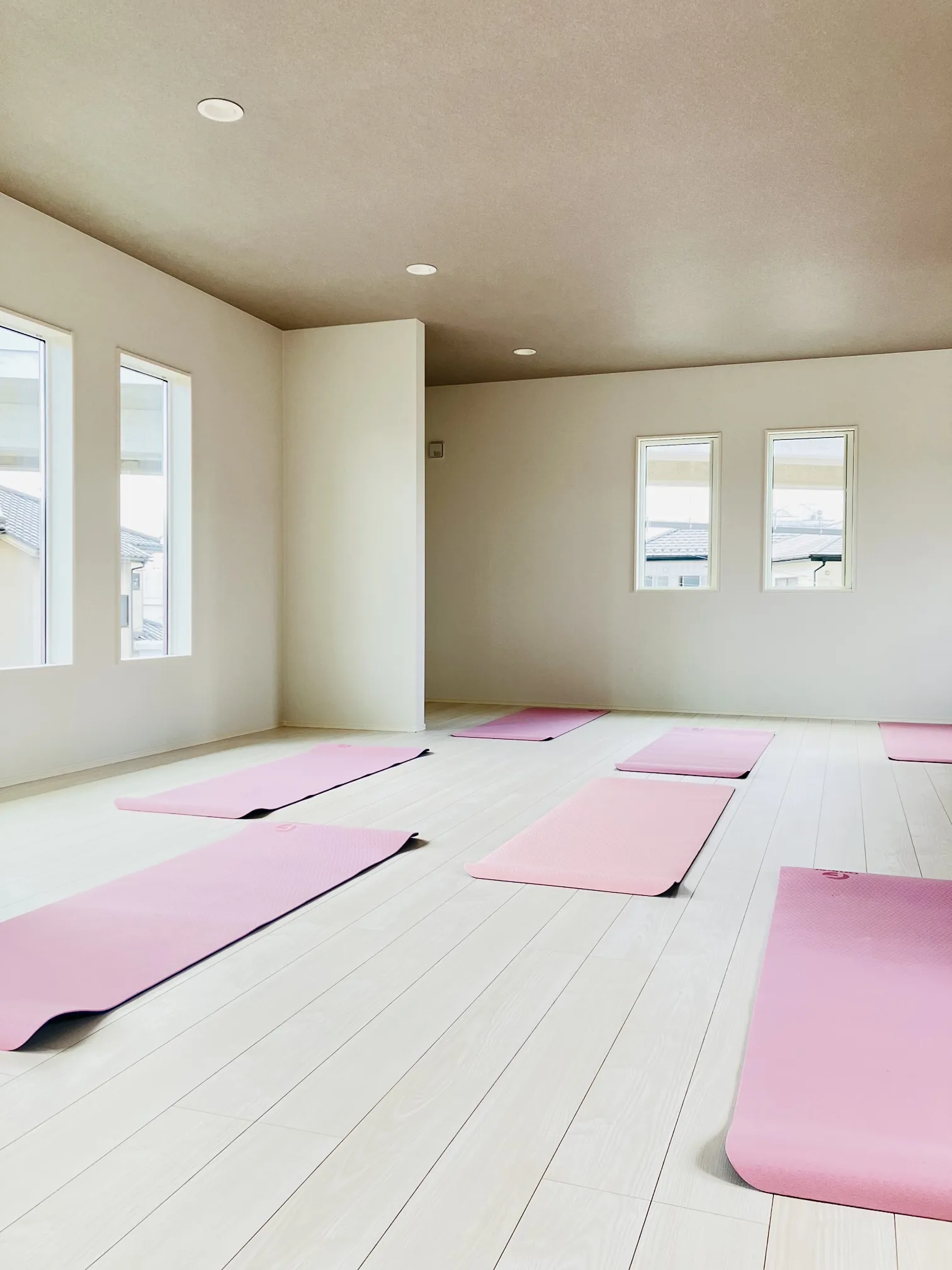 ヨガレッスン風景 8 - スタジオ内の様子